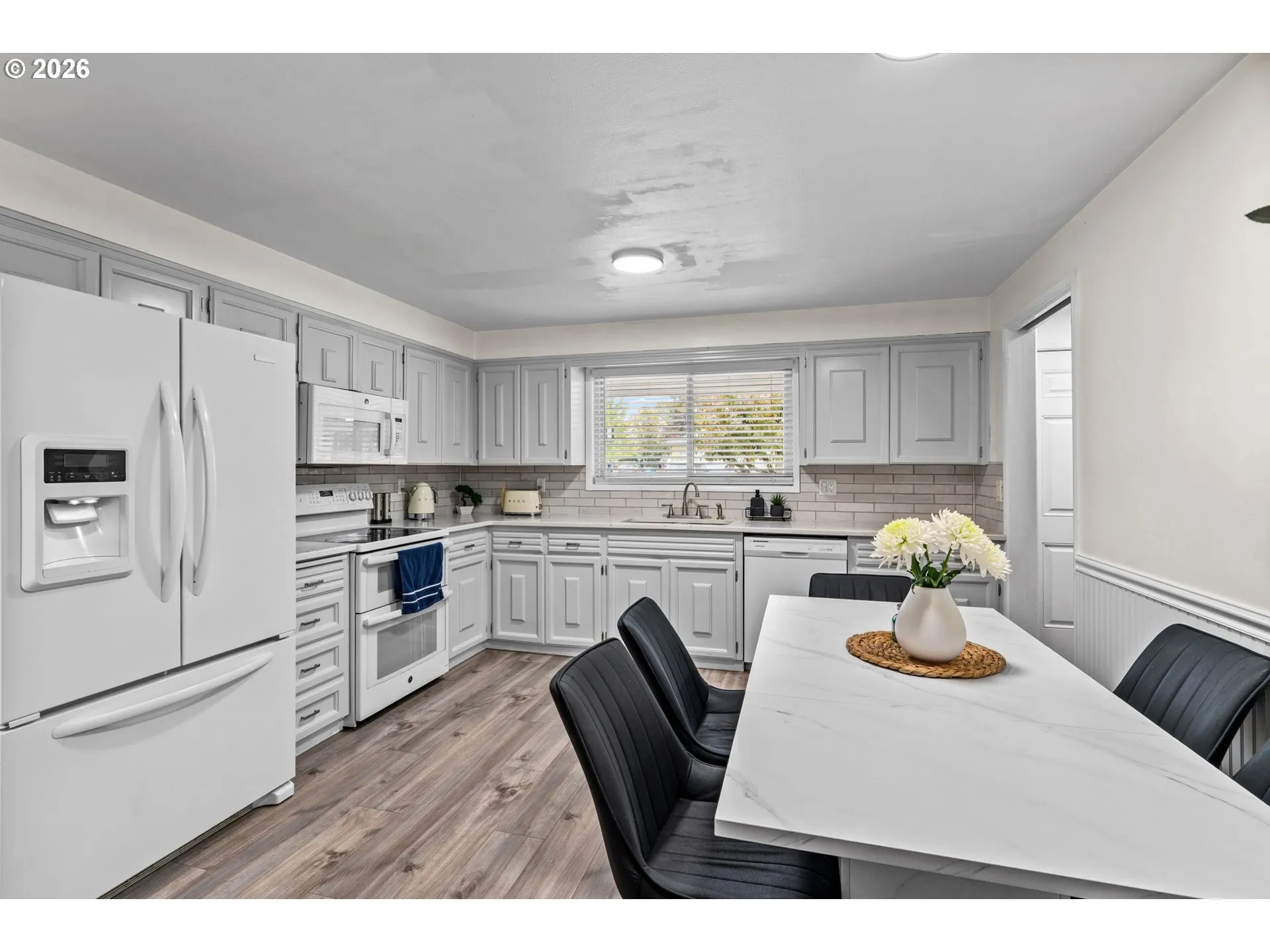 Kitchen-Eating Area