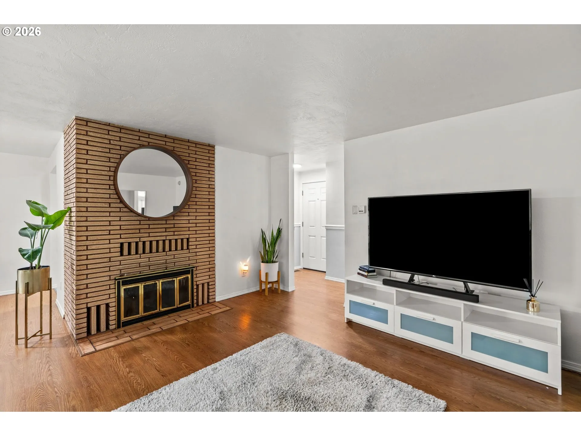 Living Room-Fireplace