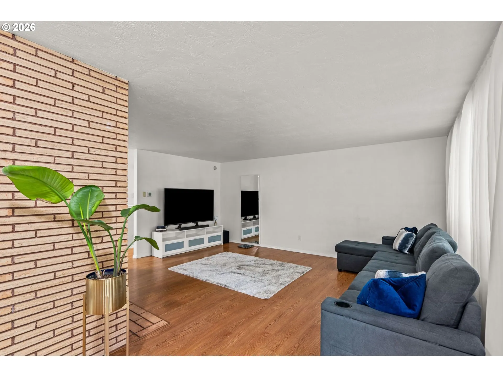 Living Room-Fireplace
