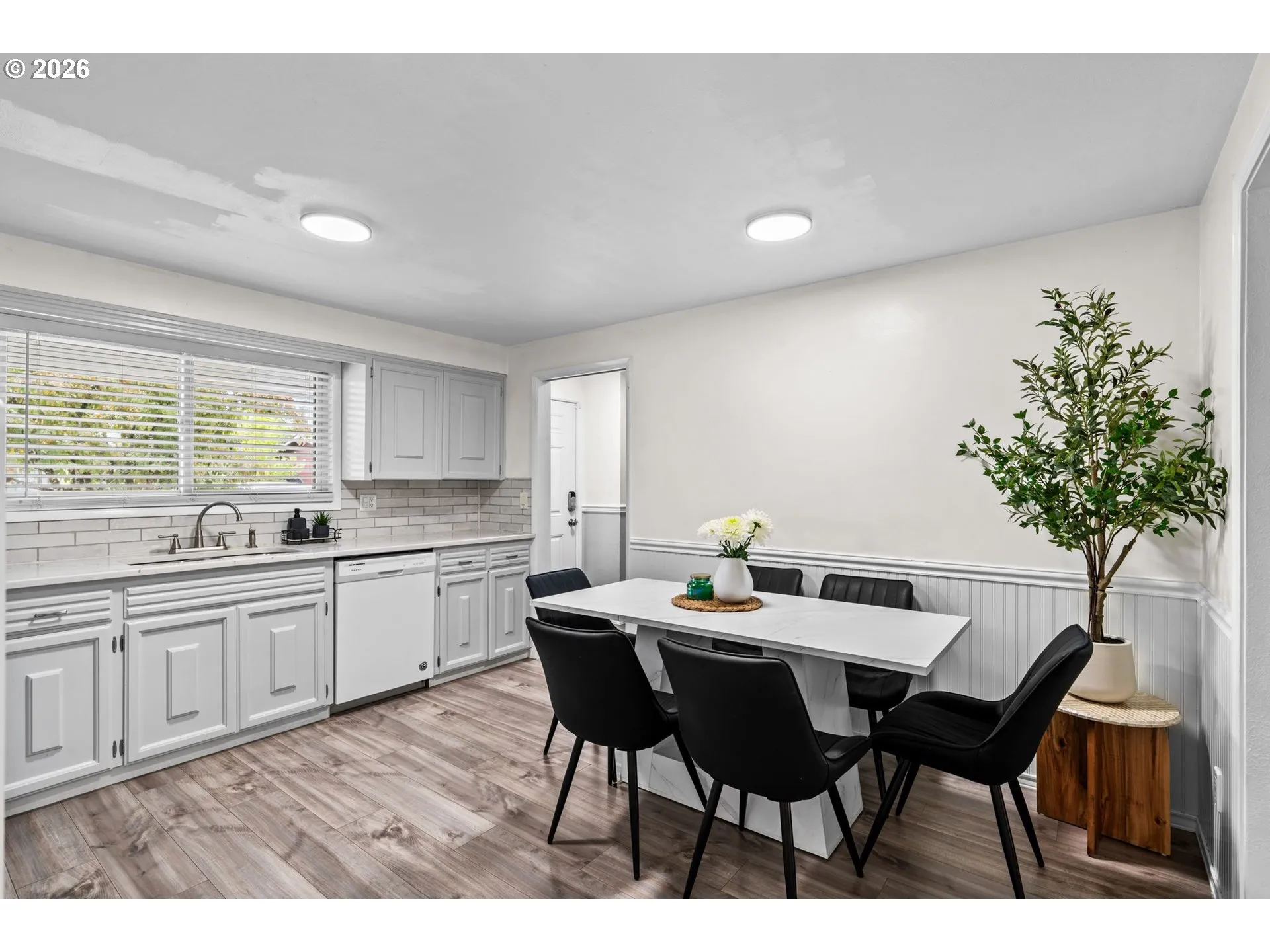 Kitchen-Eating Area