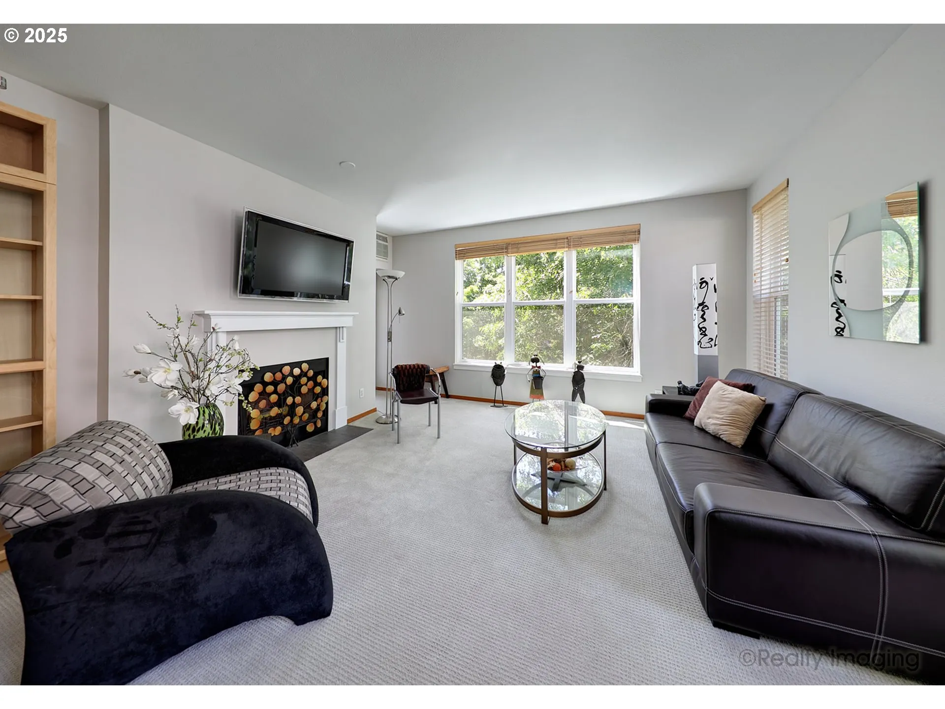 Living Room-Fireplace