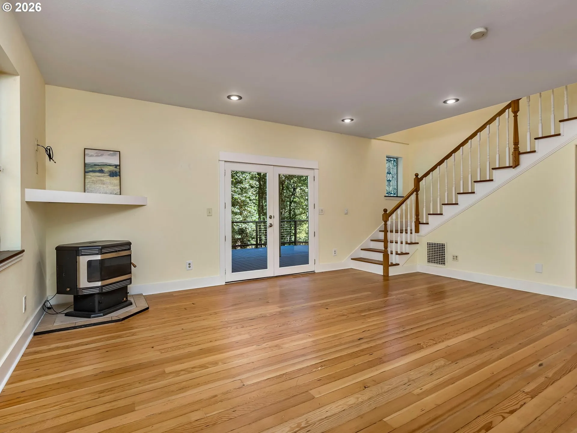 Living Room/Entrance