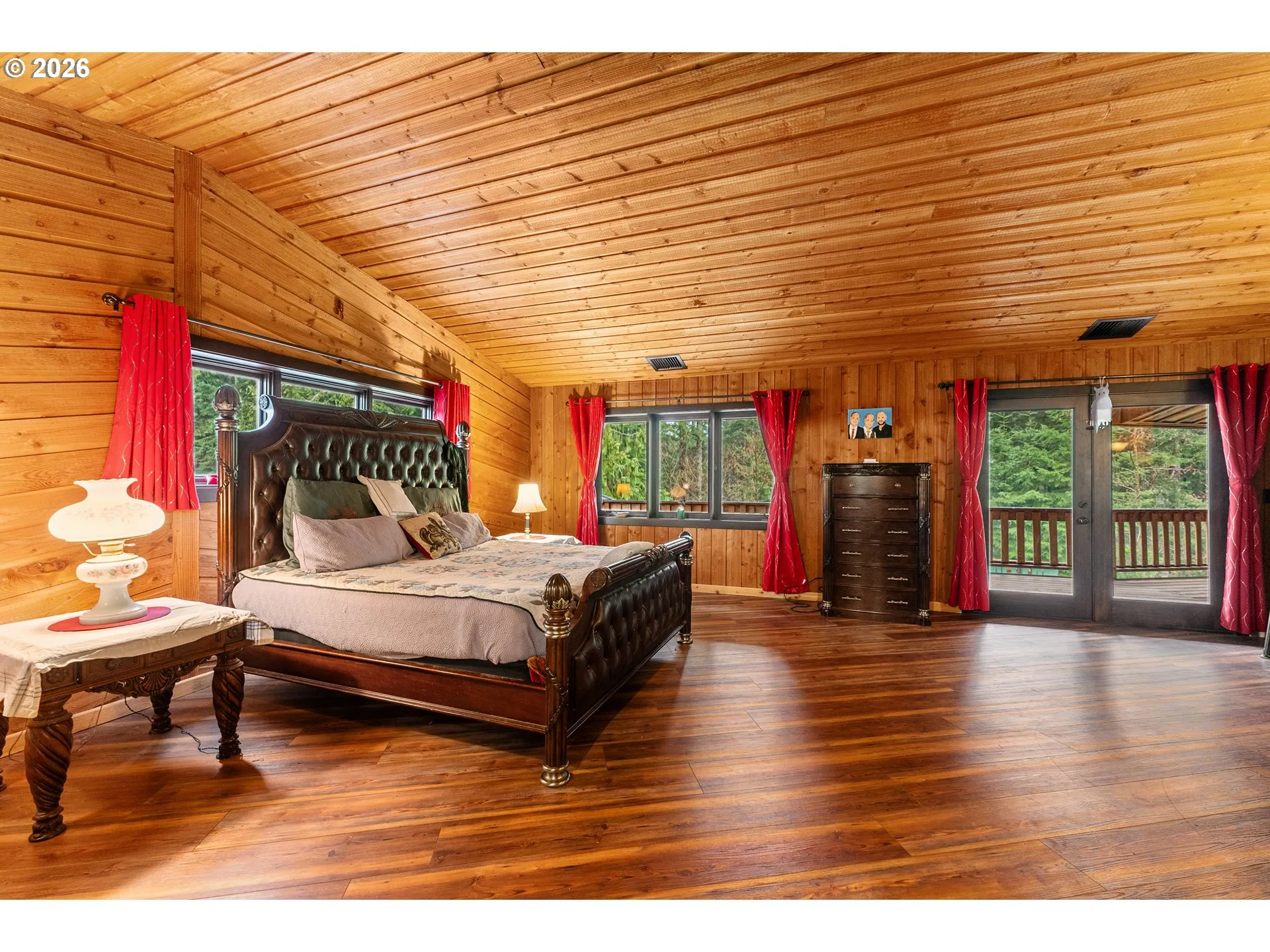 Bedroom, Primary