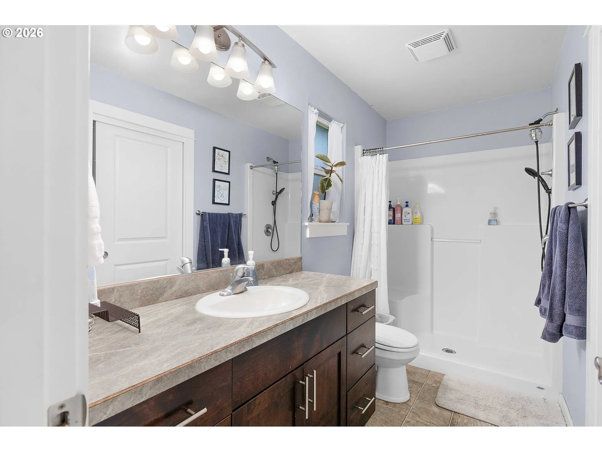 Bathroom-Walk in Shower