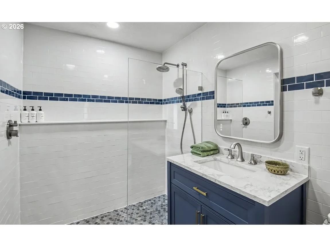 Bathroom-Walk in Shower