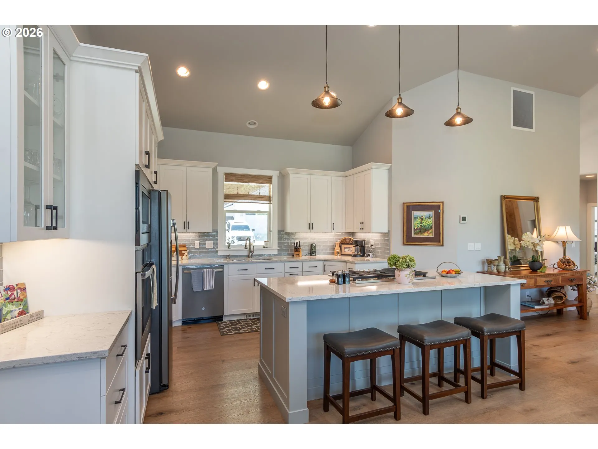 Kitchen-Breakfast Bar