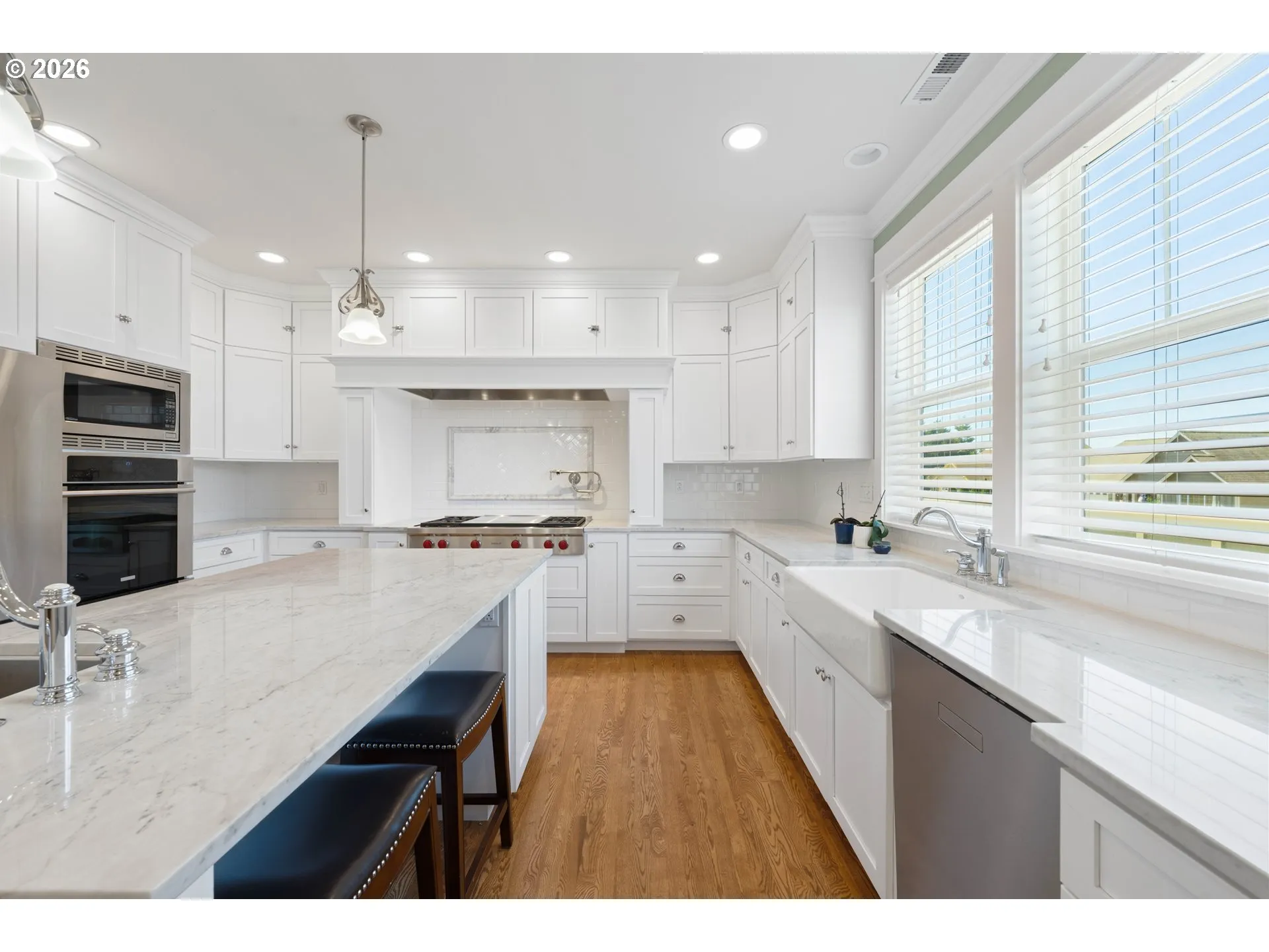 Kitchen-Breakfast Bar
