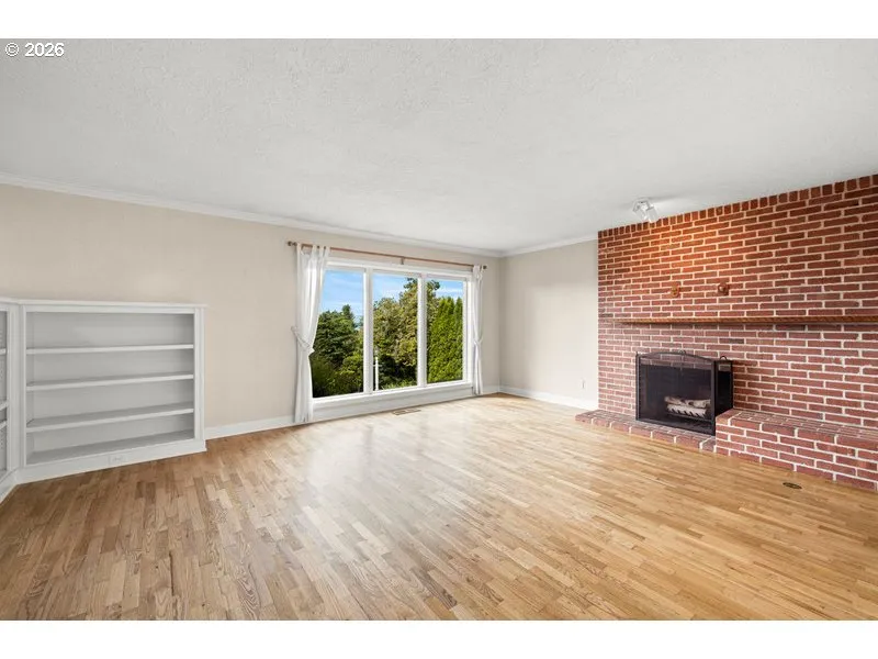 Living Room-Fireplace