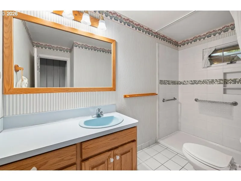 Bathroom-Walk in Shower