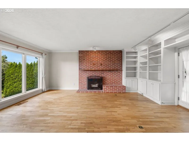 Living Room-Built-In Shelving
