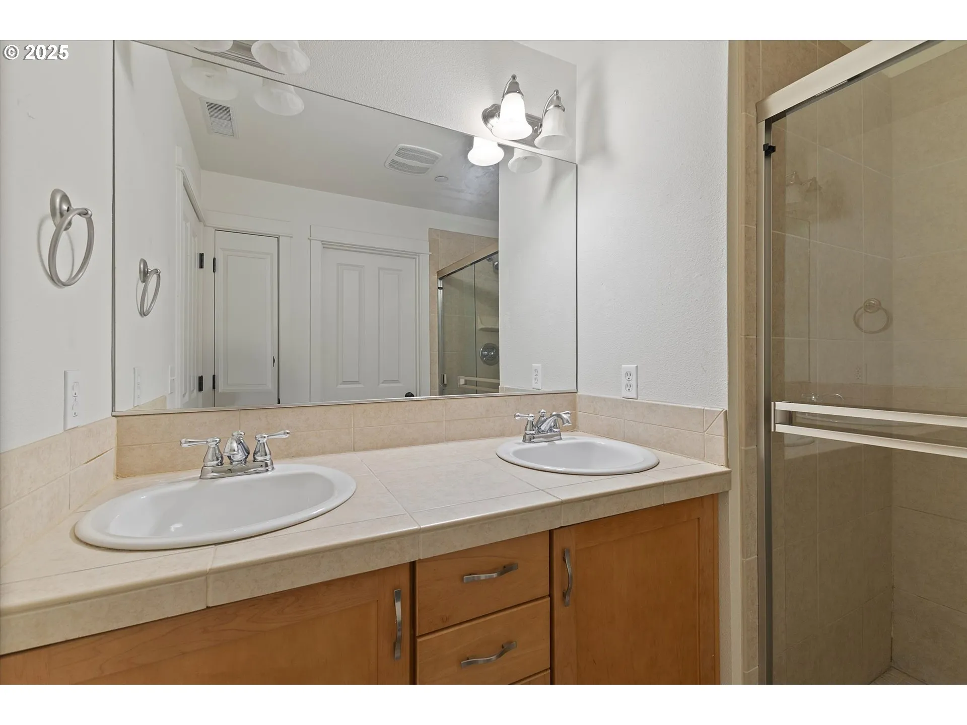 Bathroom, Attached-Double Sinks