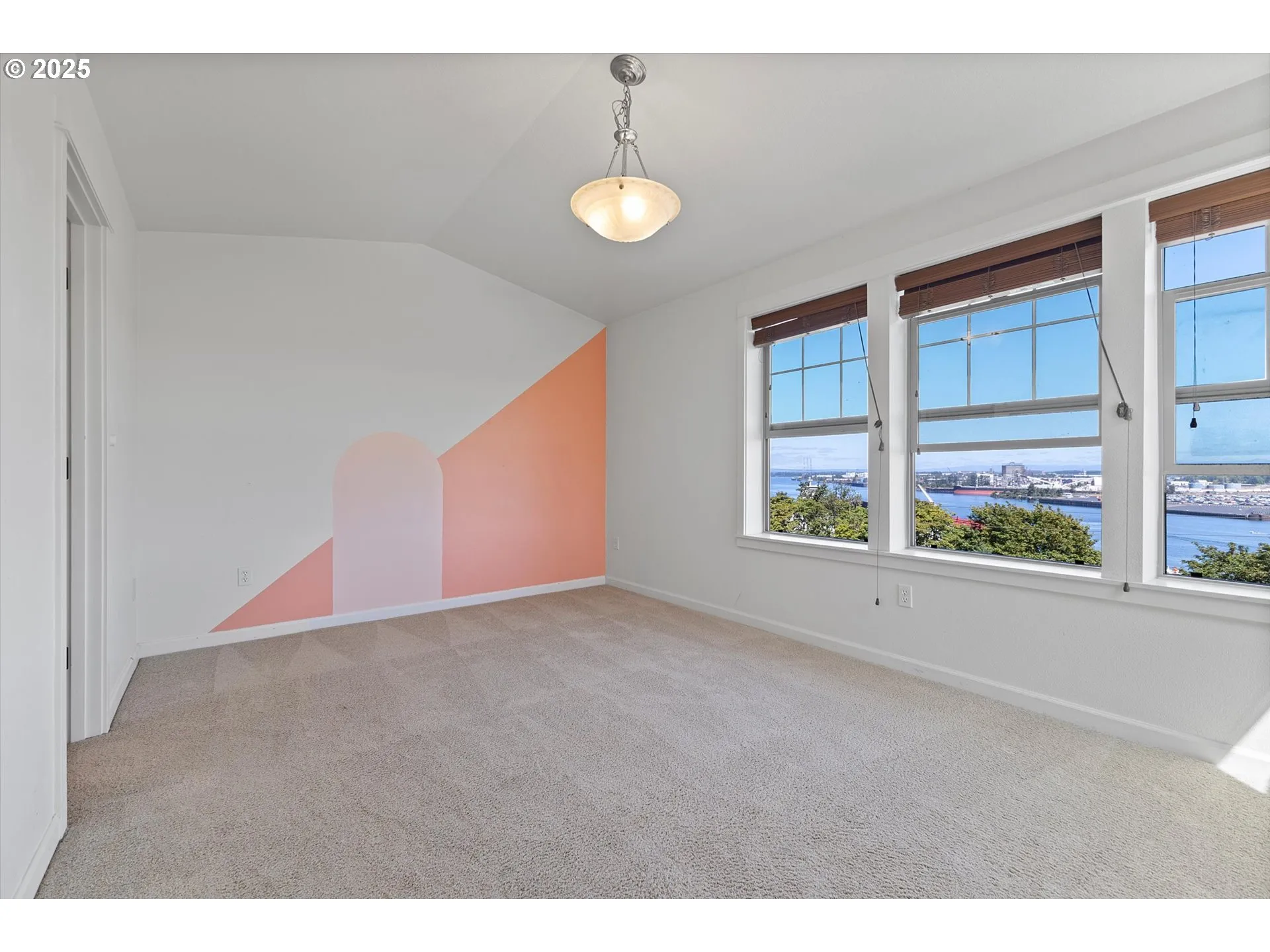 Bedroom, Primary