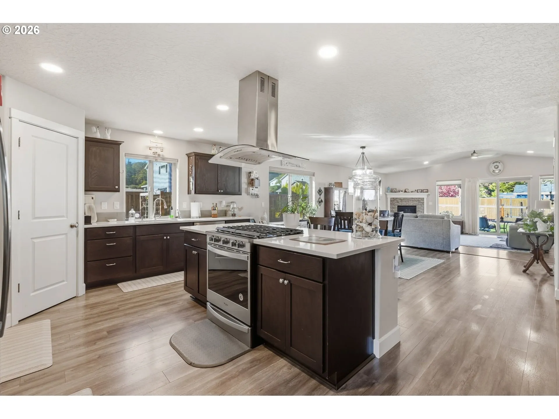 Kitchen-Breakfast Bar