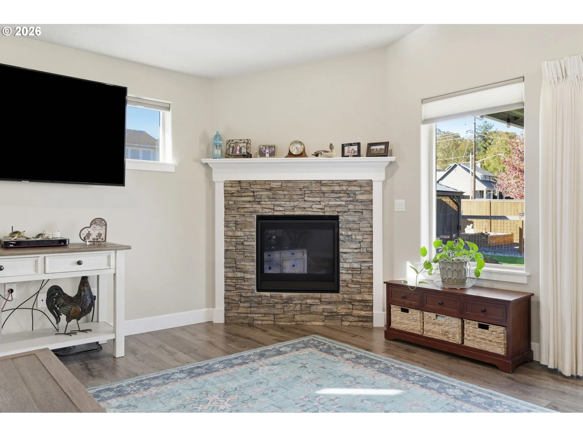 Living Room-Fireplace