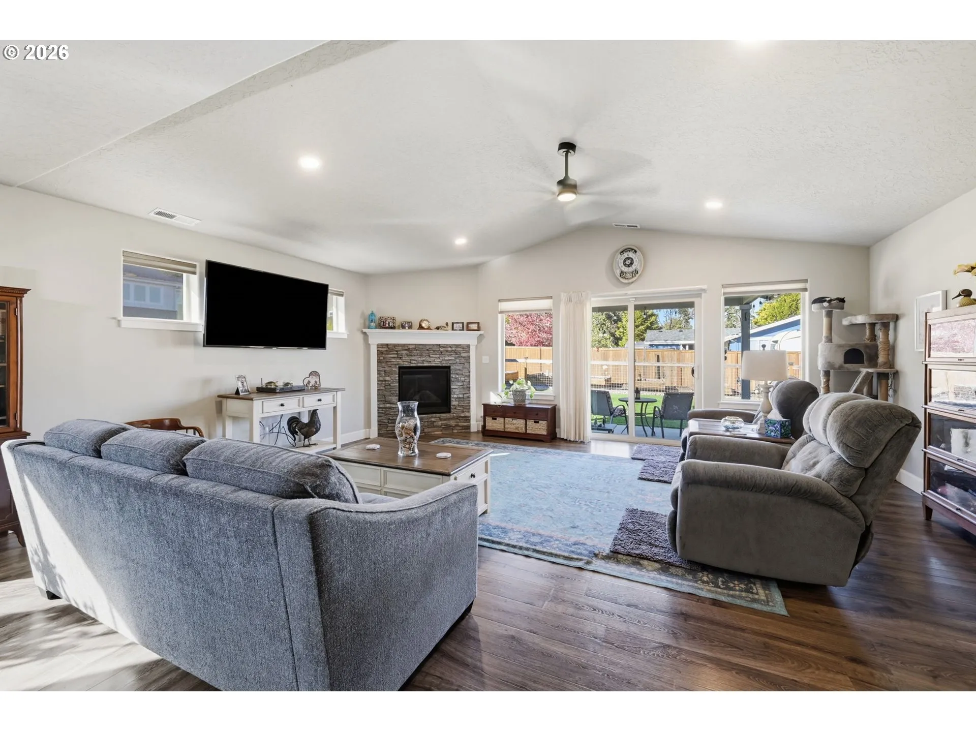 Living Room-Vaulted Ceilings