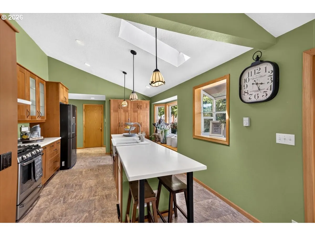 Kitchen-Eating Area