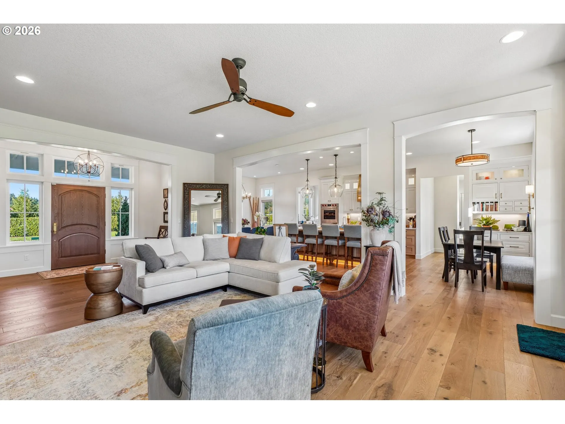 Living Room/Entrance