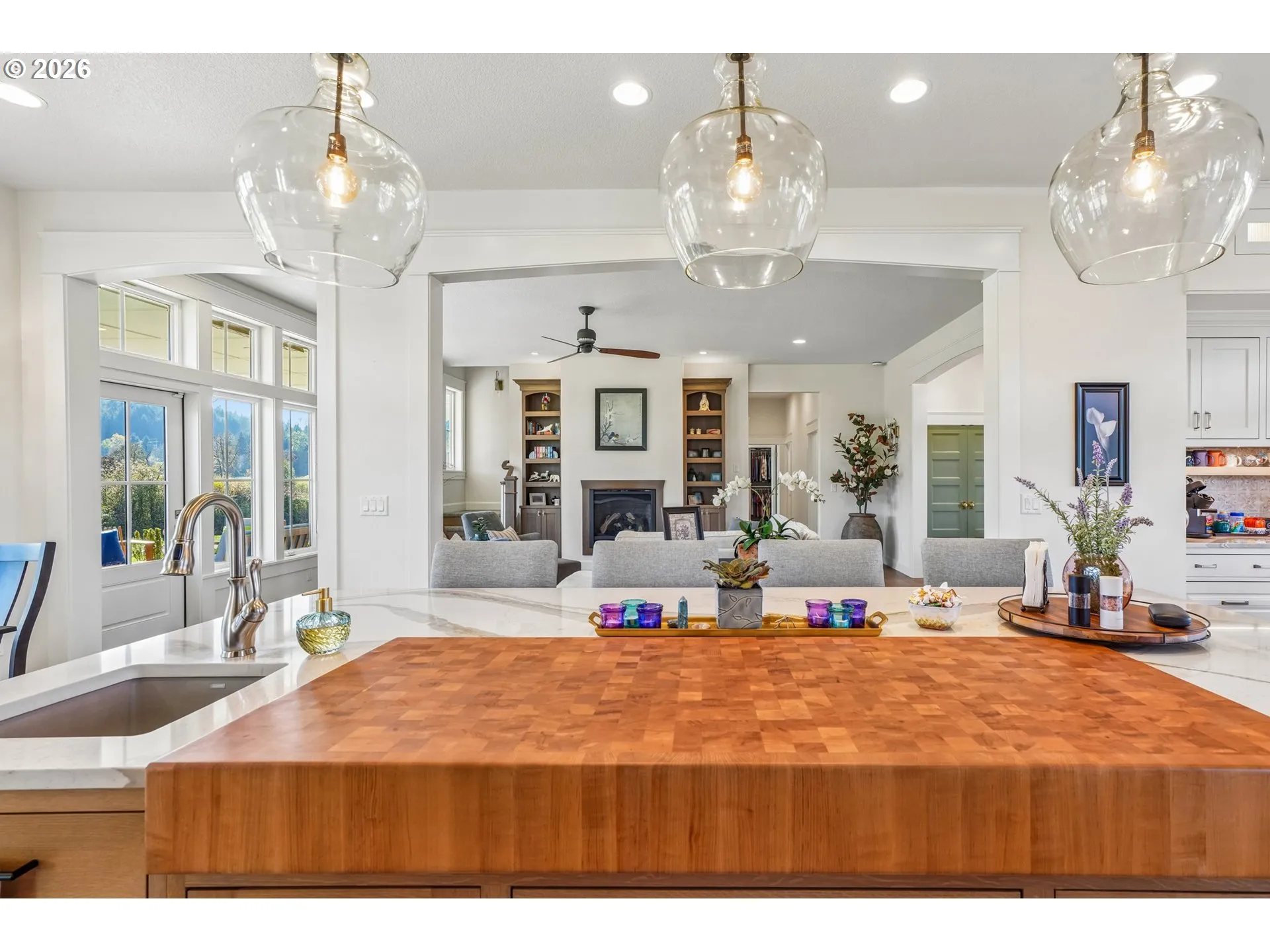 Kitchen/Living Room-Island