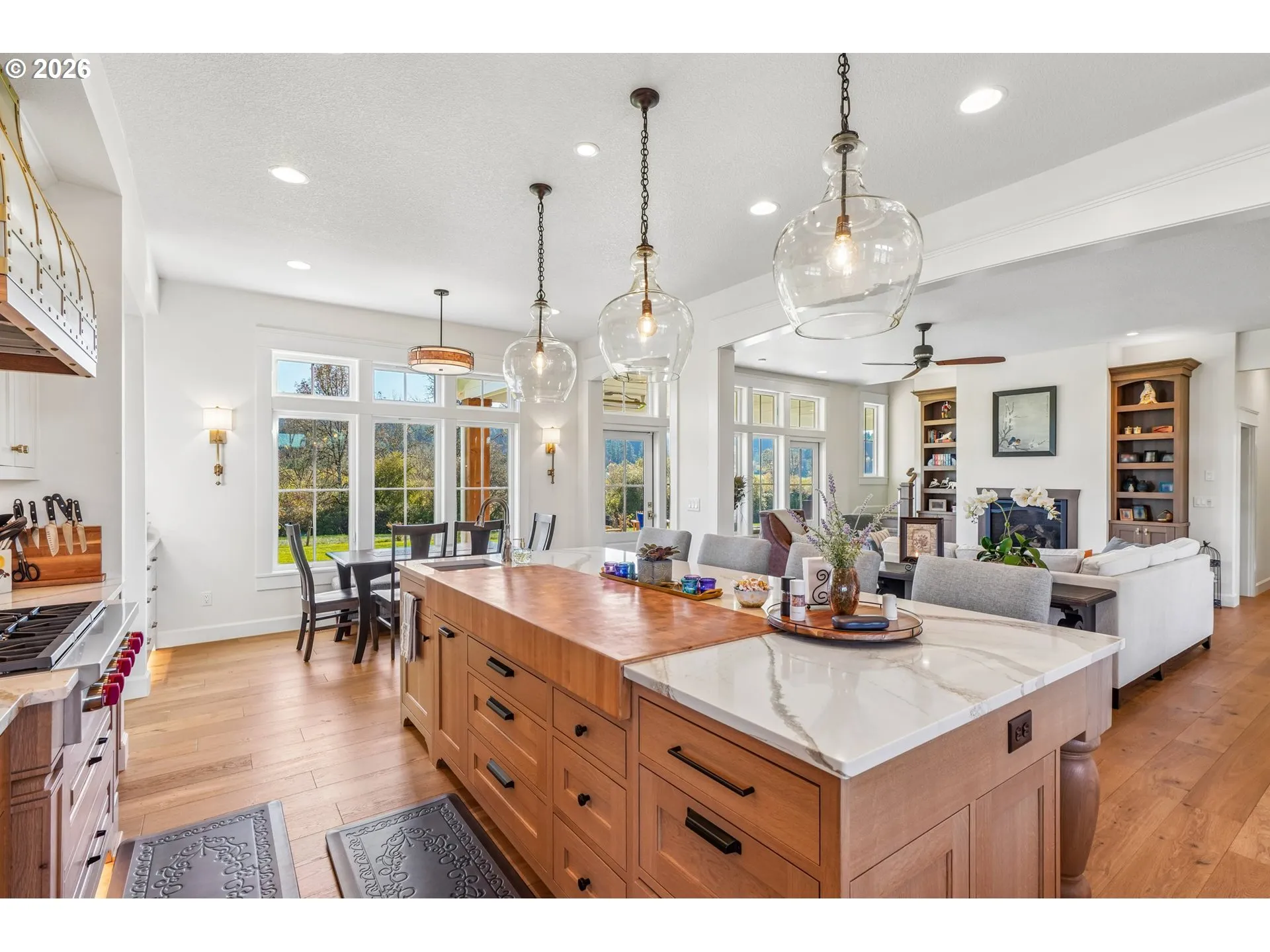 Kitchen/Living Room-Island