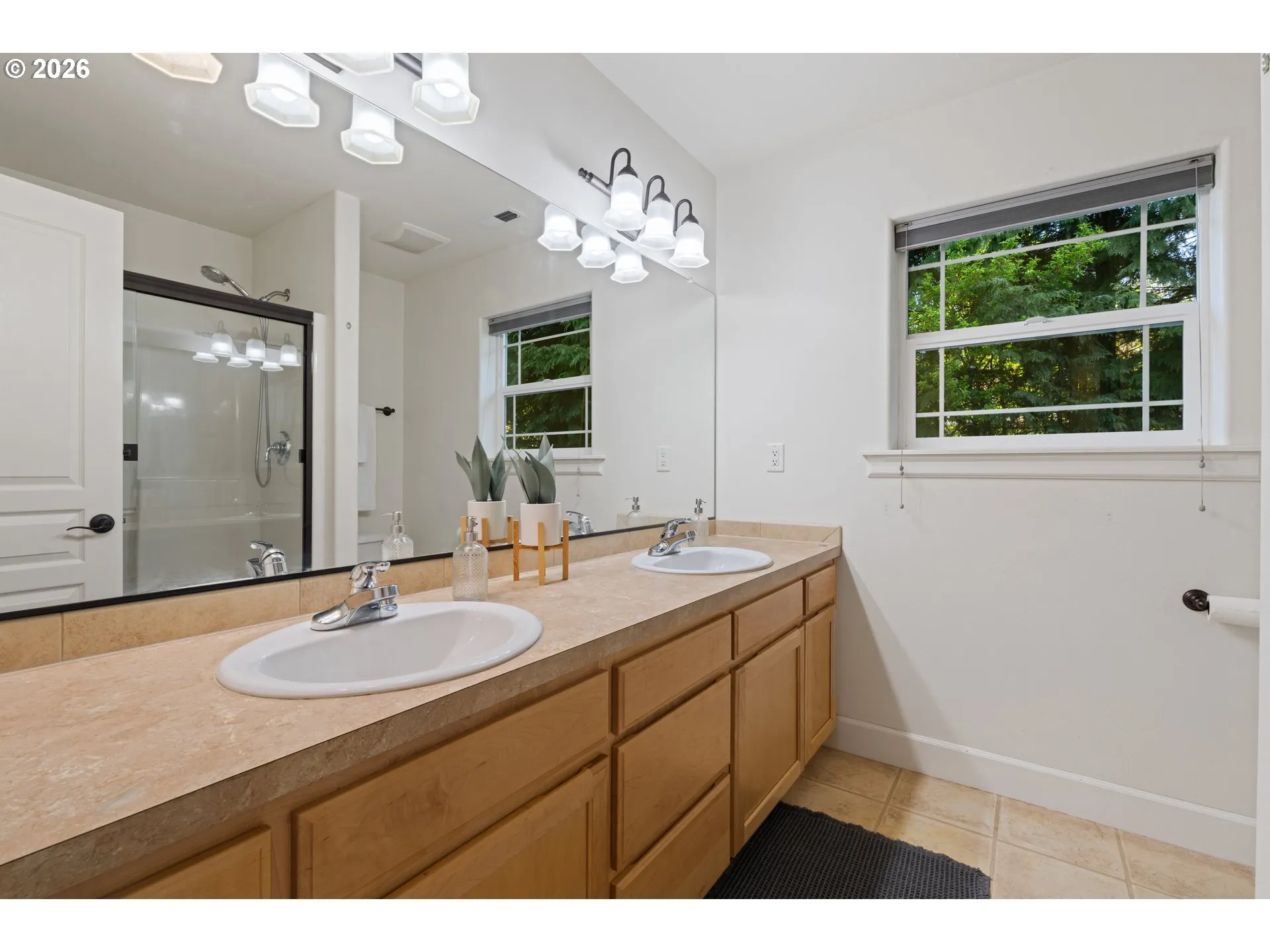 Bathroom, Attached-Upper