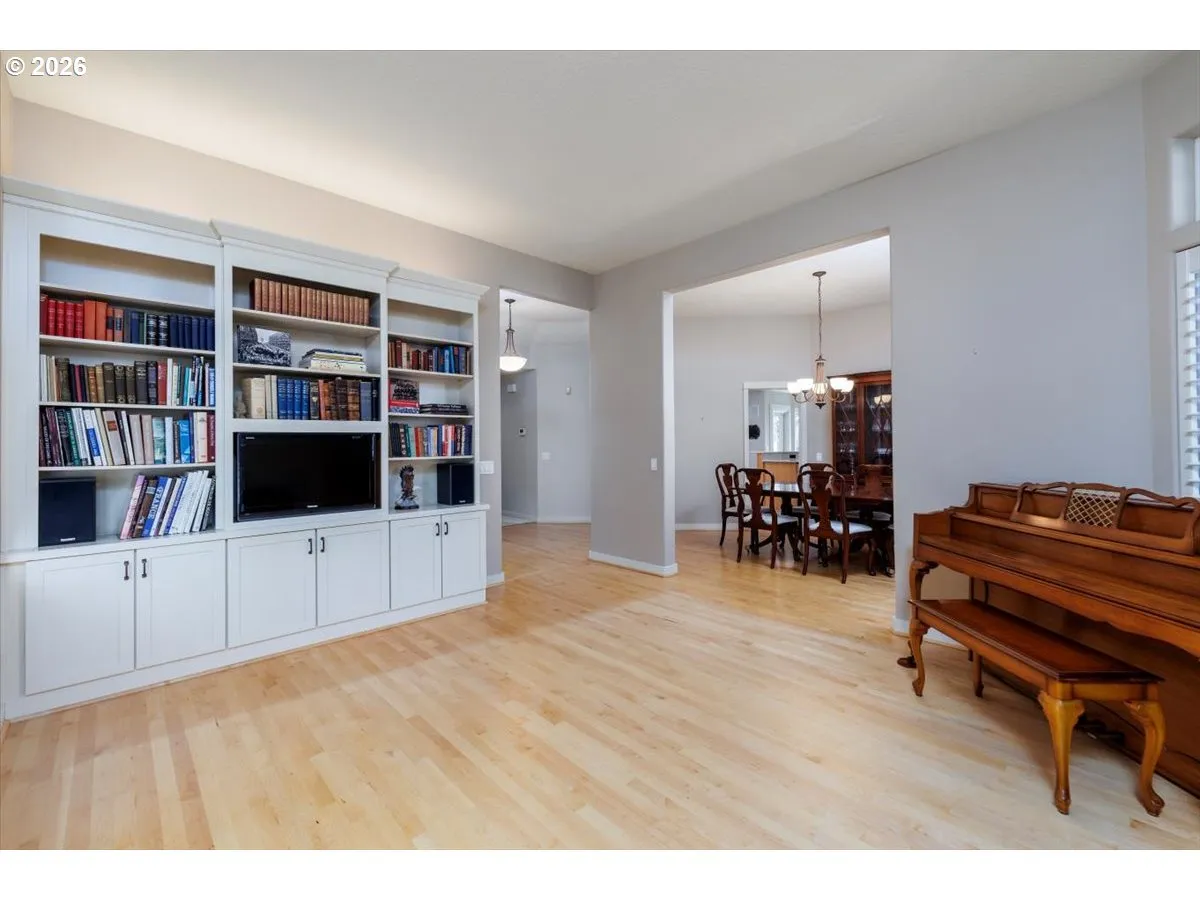 Living Room-Built-In Shelving