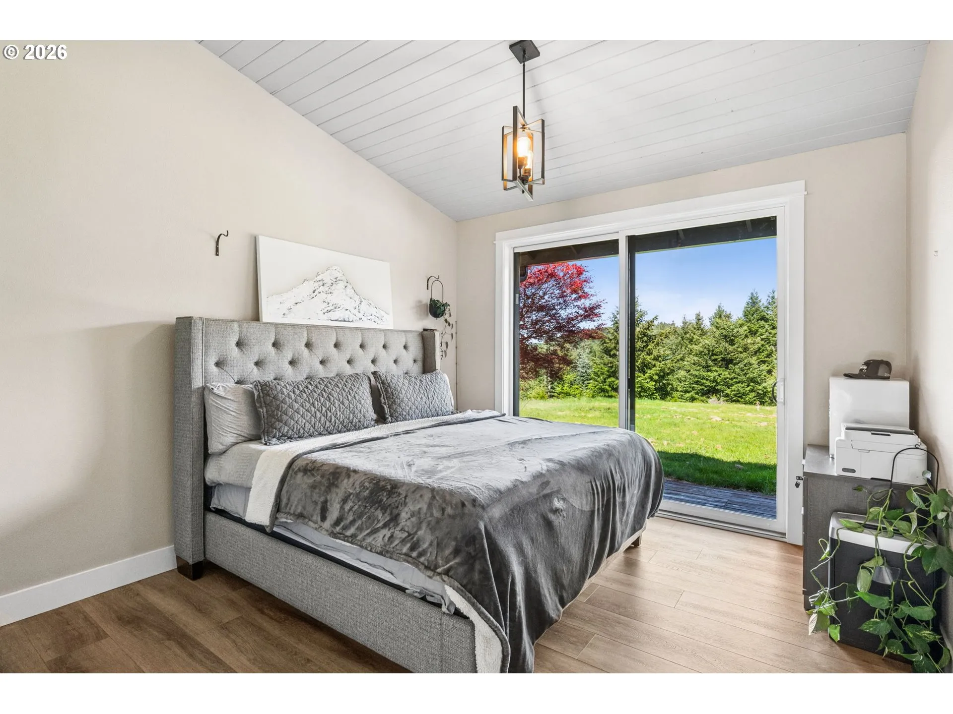 Bedroom, Primary-Vaulted Ceilings