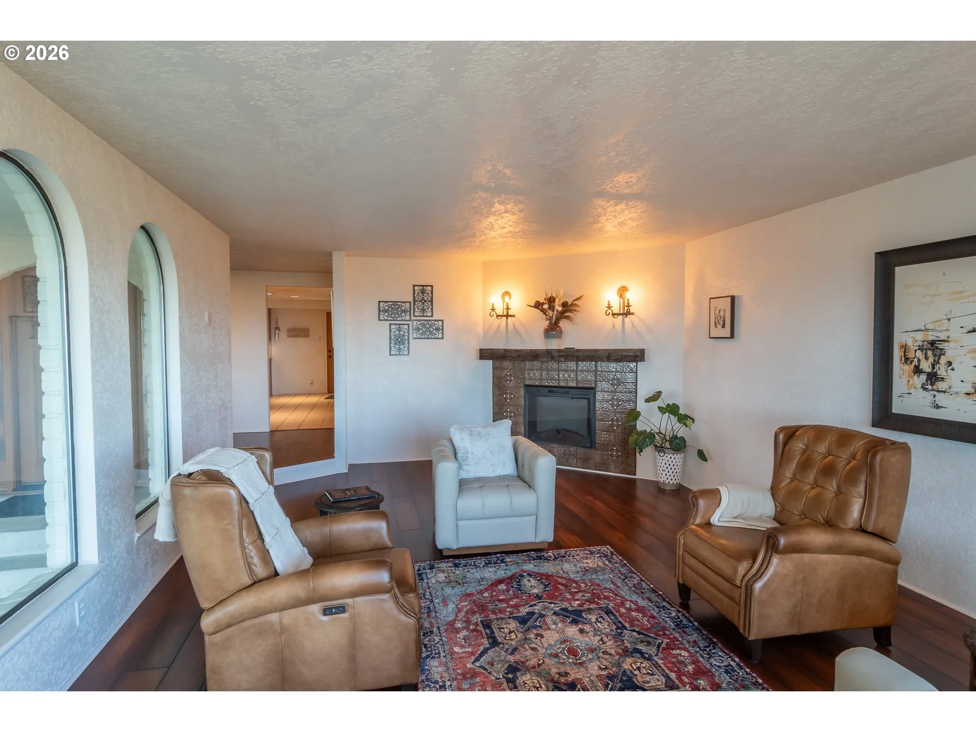 Living Room-Fireplace