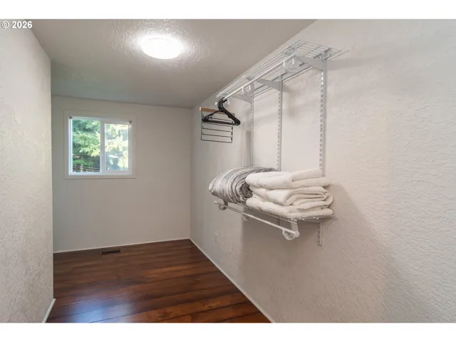 Bedroom, Owner's Suite-Walk-In Closet