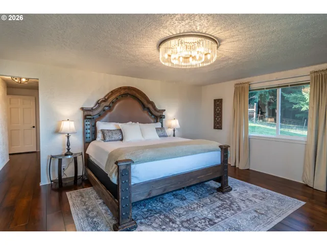 Bedroom, Owner's Suite-Main
