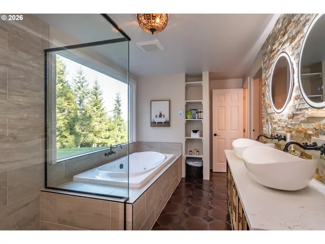 Owner's Suite Bathroom-Garden Tub