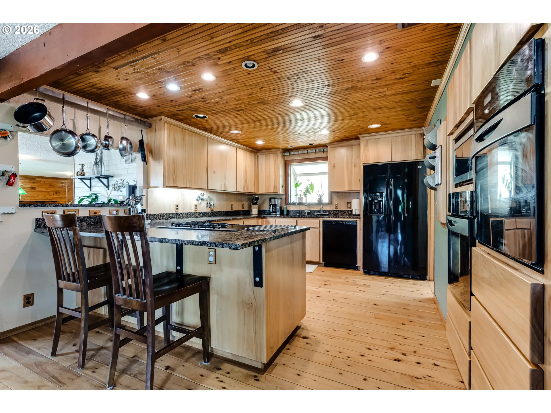 Kitchen-Breakfast Bar