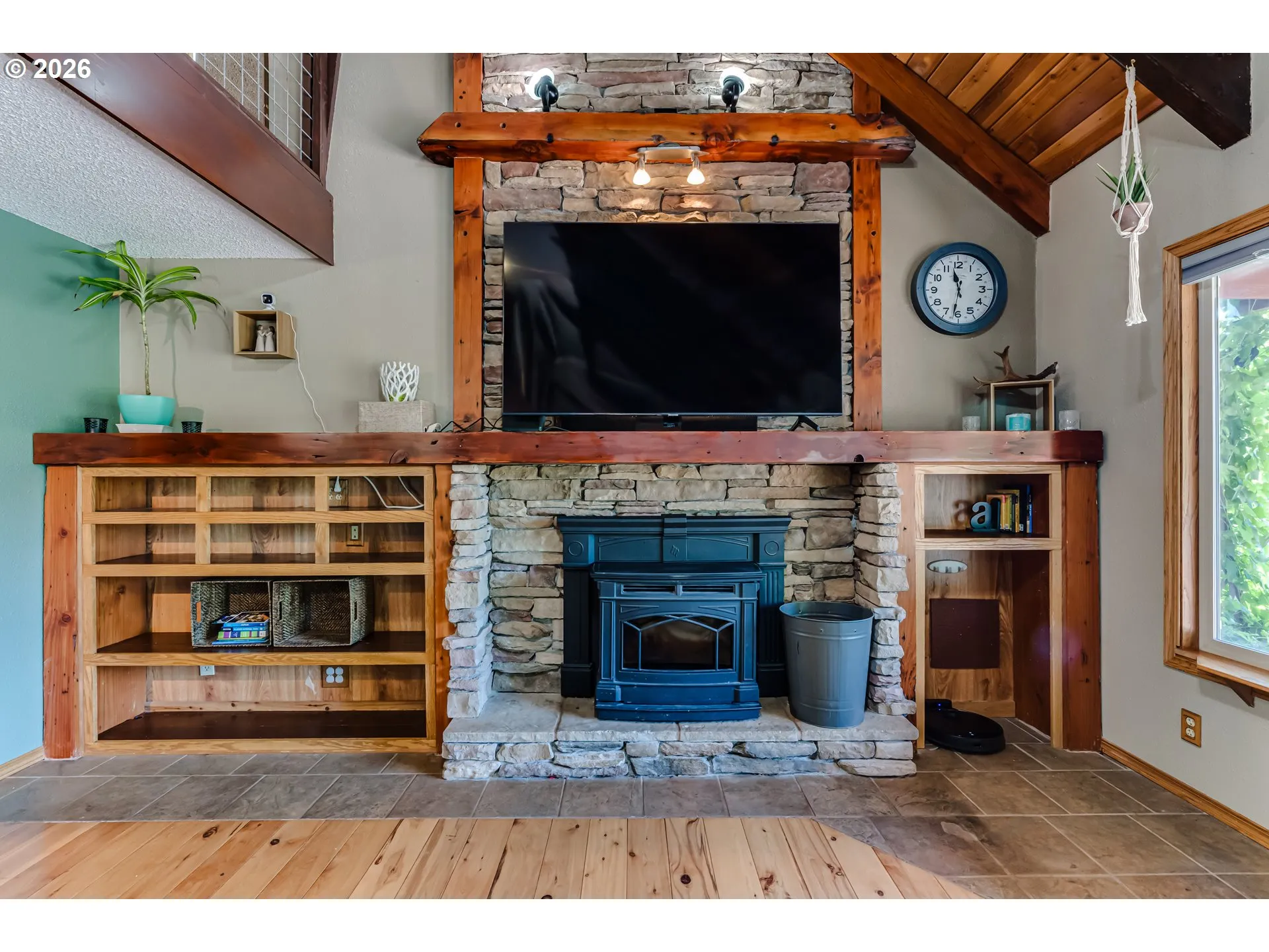 Living Room-Built-In Shelving