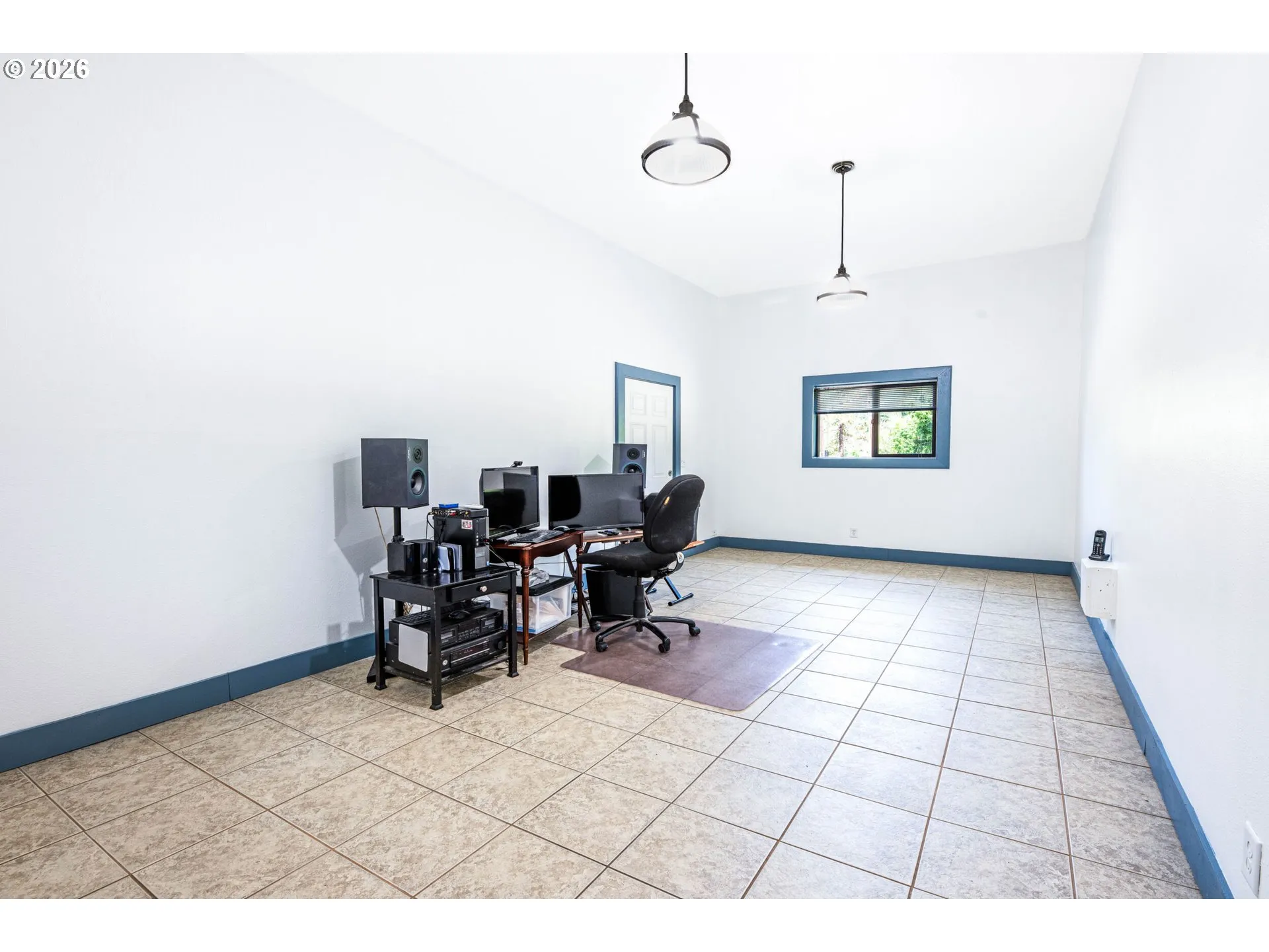 Studio-Finished