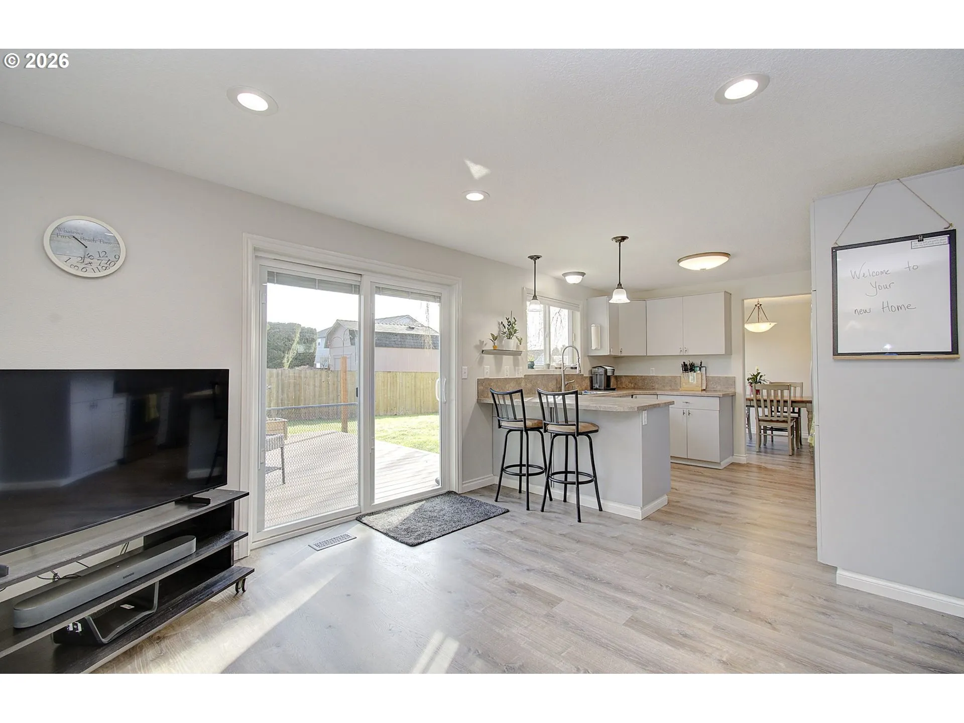 Kitchen-Breakfast Bar