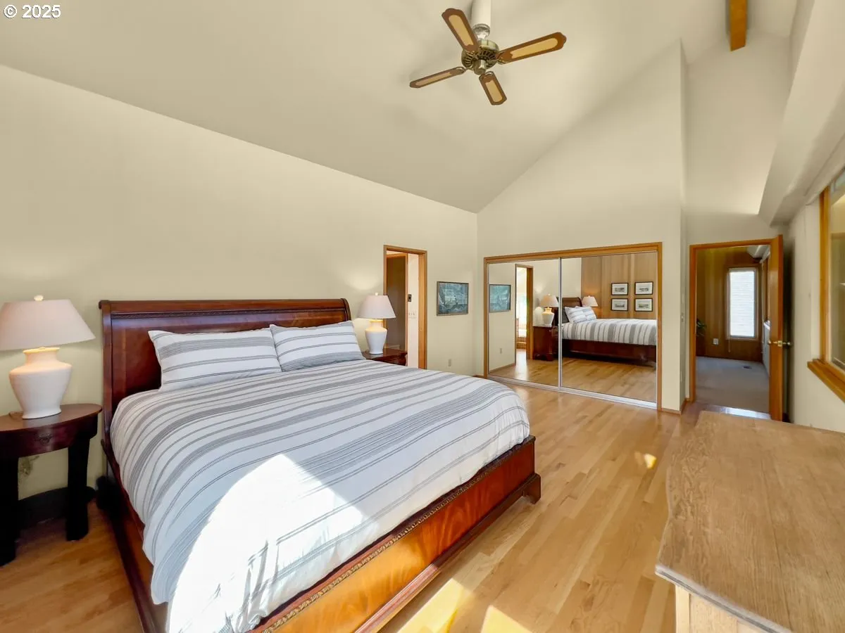 Bedroom, Owner's Suite-Upper