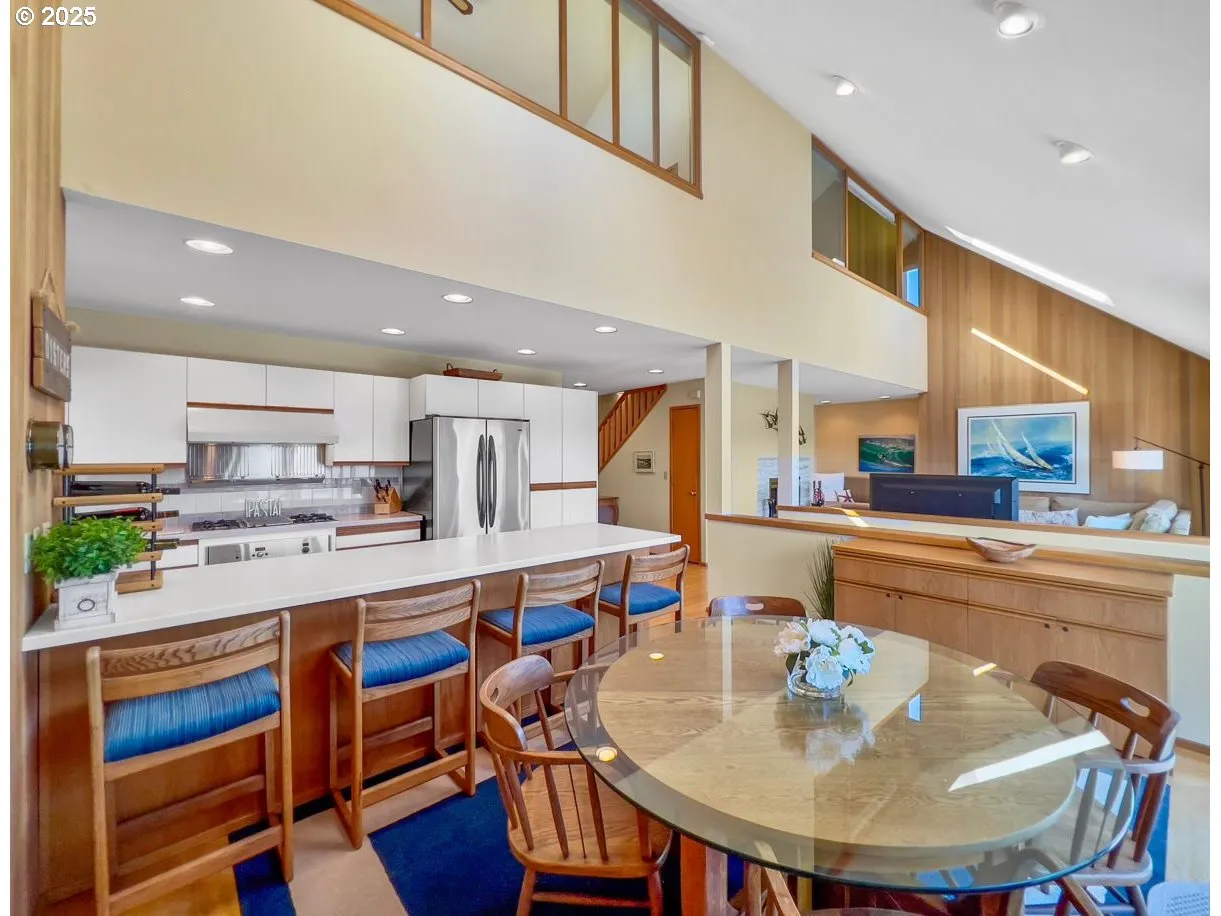 Dining Room-Vaulted Ceilings