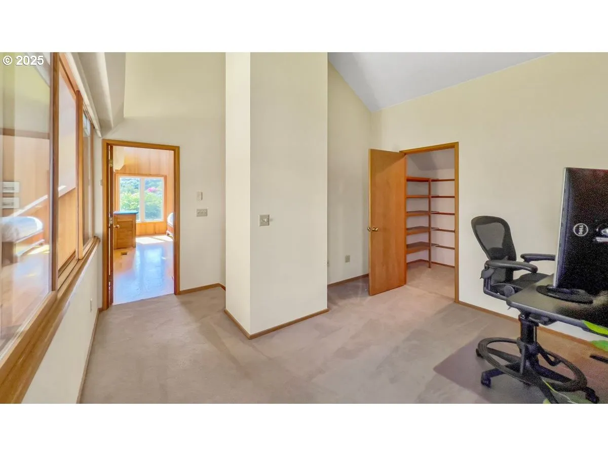 Bedroom-Upper