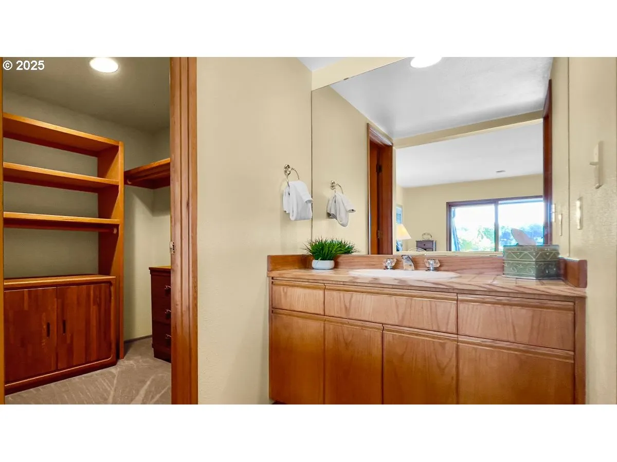 Bedroom-Walk-In Closet