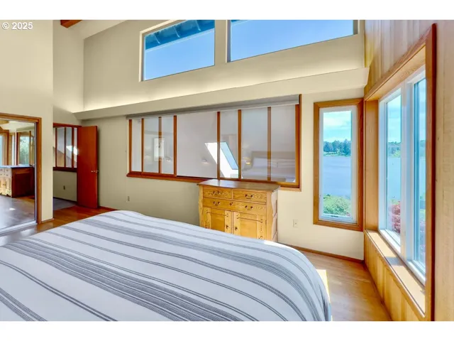 Bedroom, Owner's Suite-Vaulted Ceilings