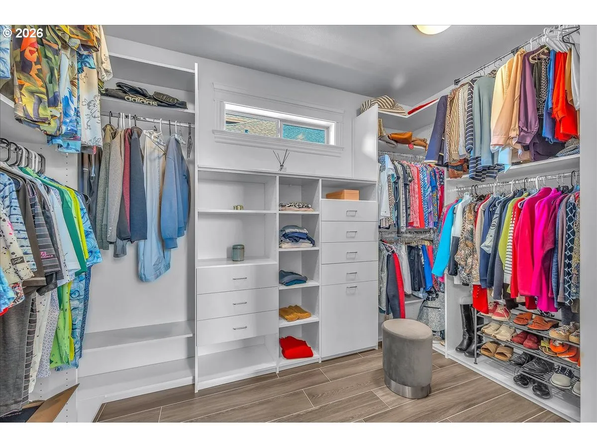 Bedroom, Owner's Suite-Walk-In Closet