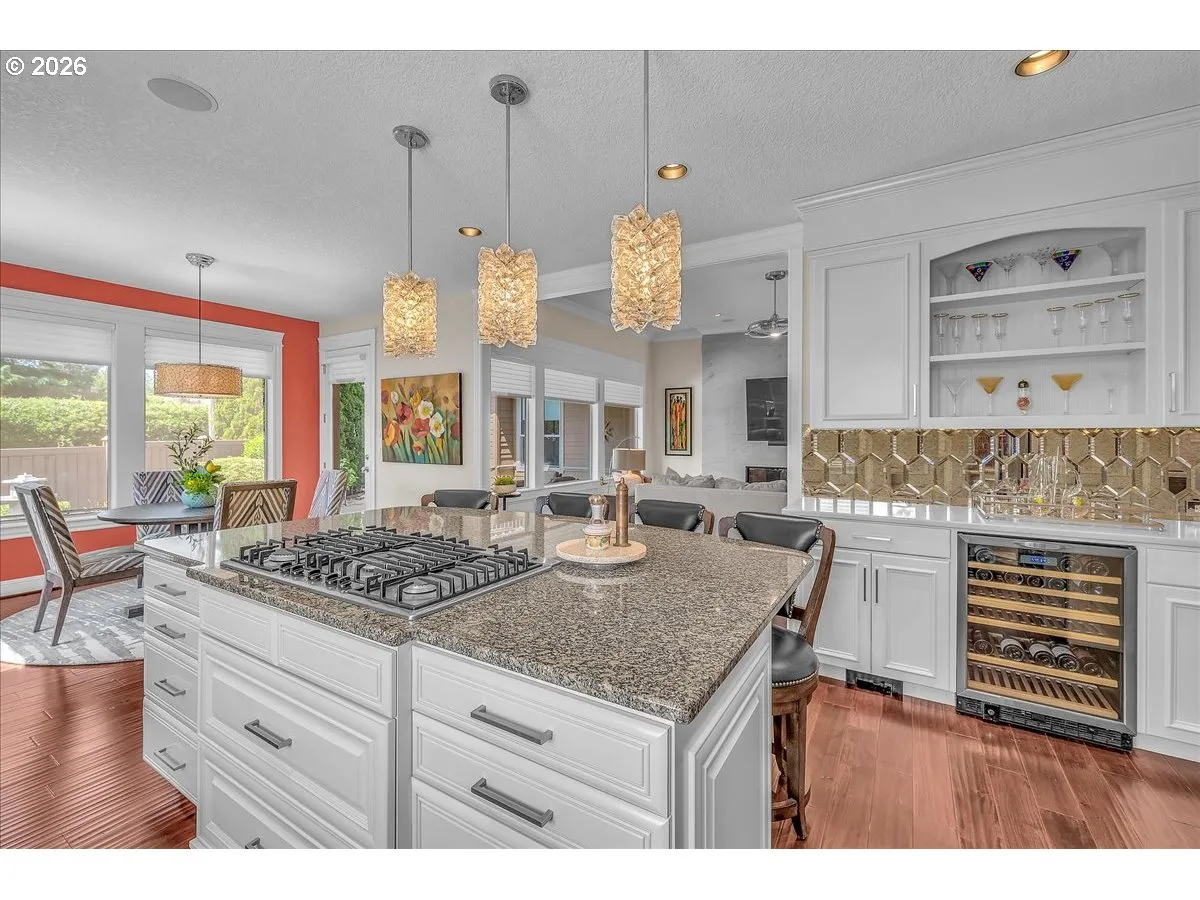 Kitchen-Breakfast Bar