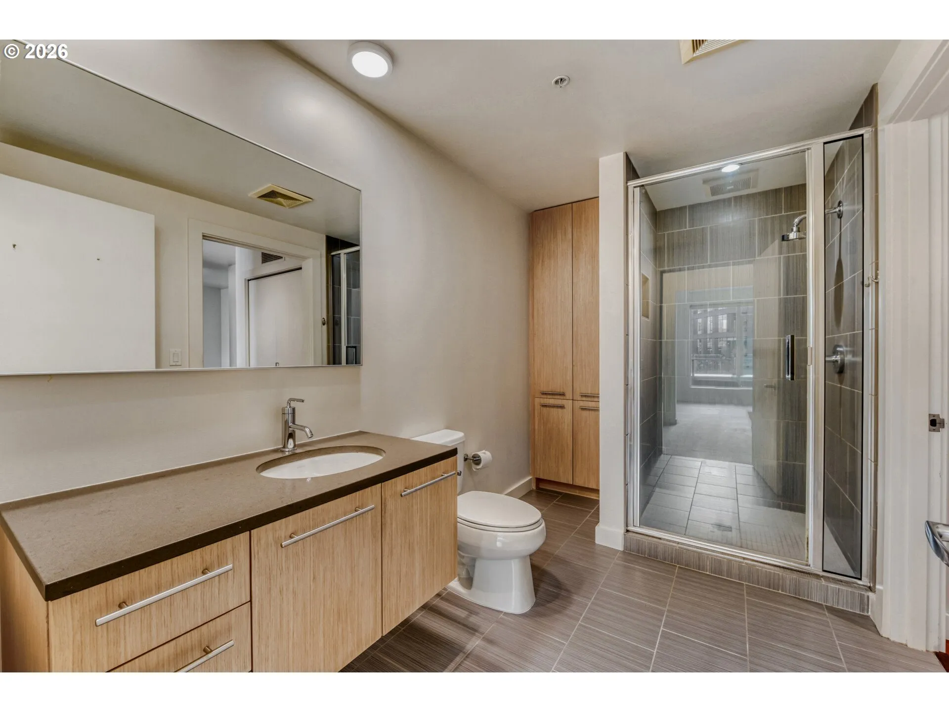 Bathroom, Attached-Wide Angle/Fisheye