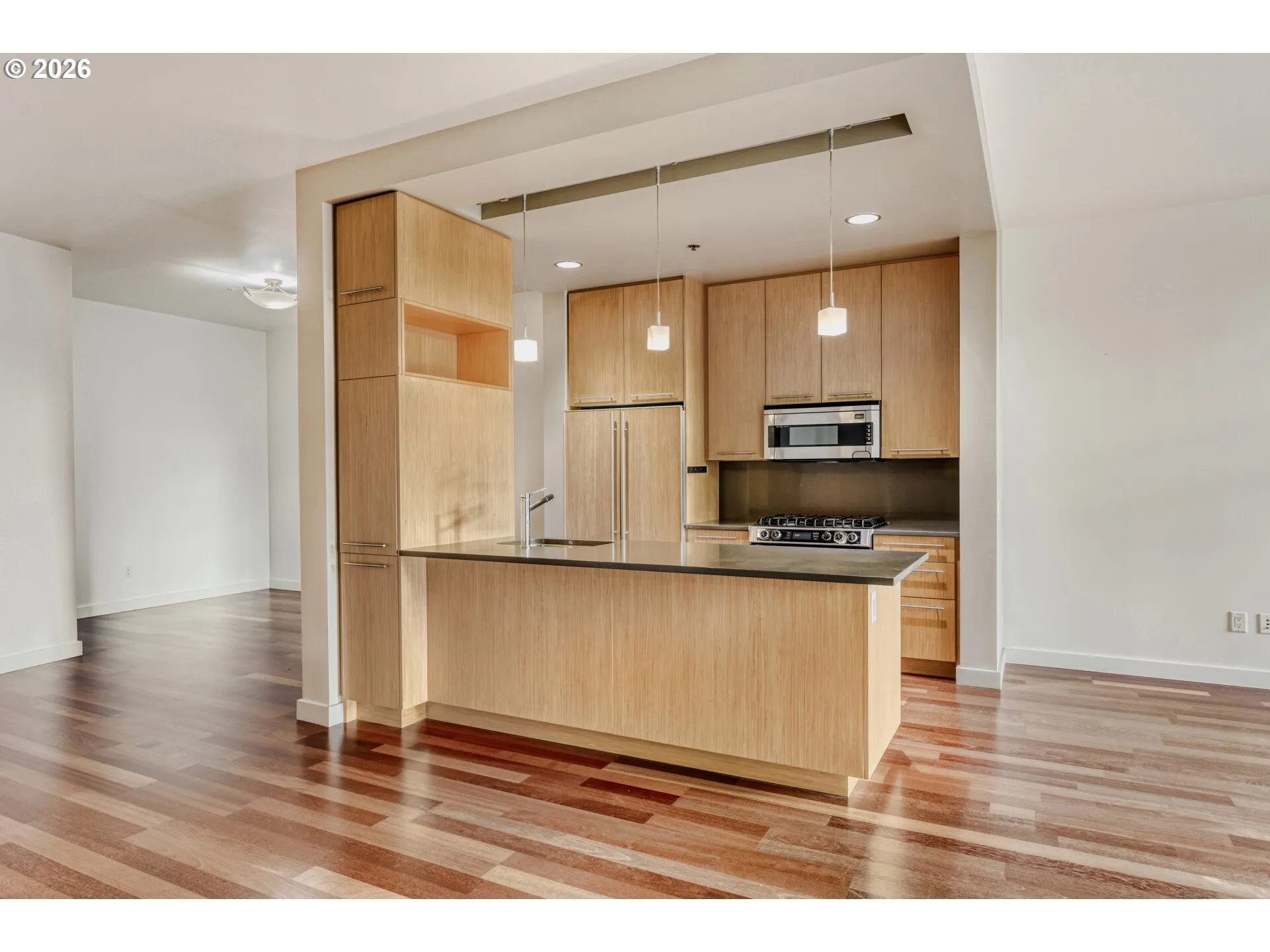 Kitchen-Breakfast Bar