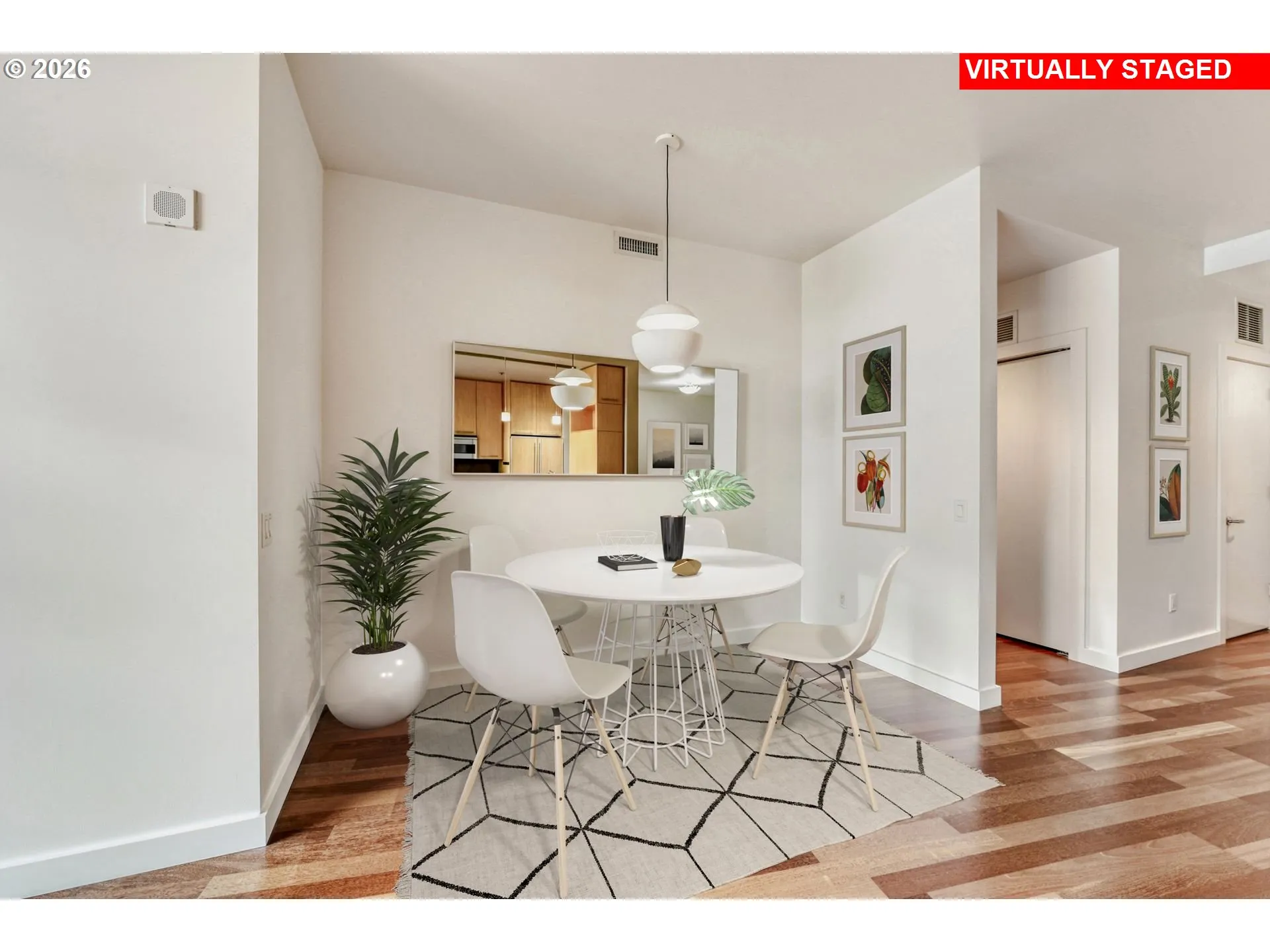 Dining Area-Wide Angle/Fisheye
