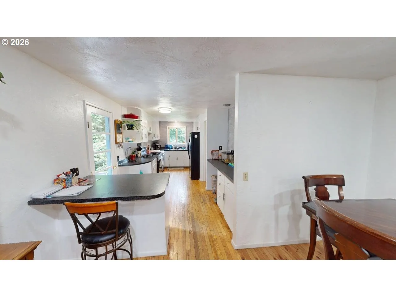 Kitchen-Breakfast Bar