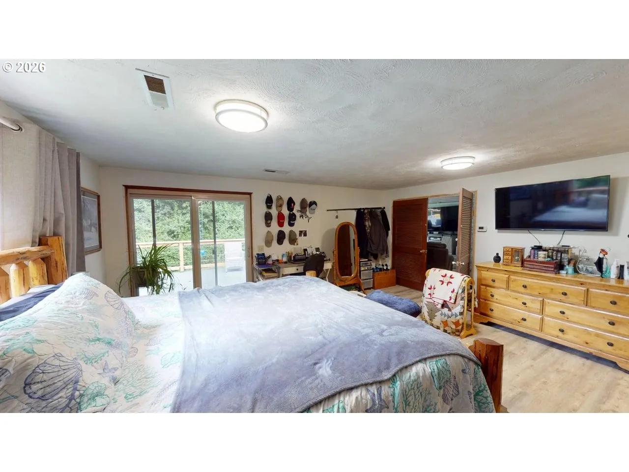 Bedroom, Primary