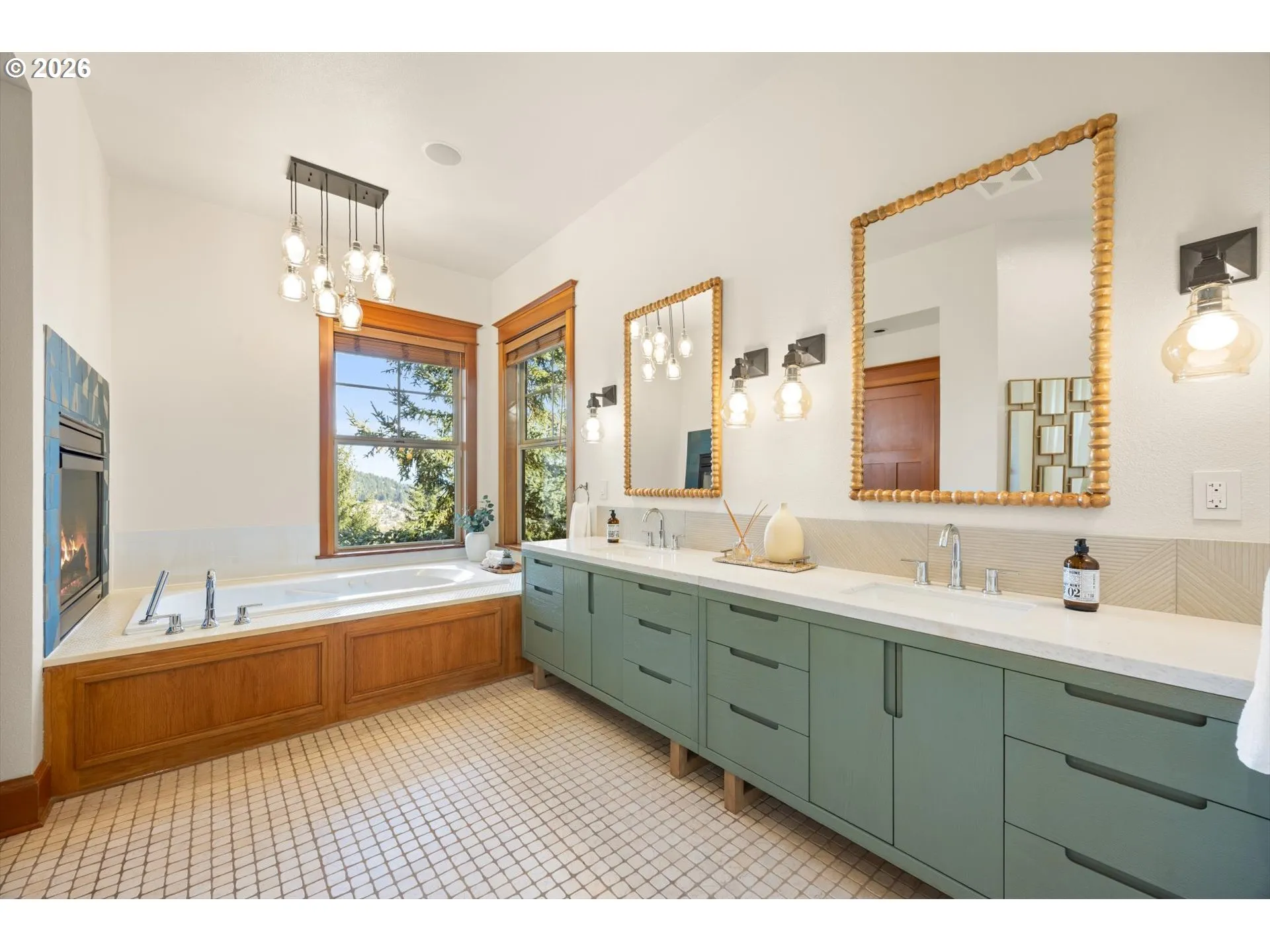 Primary Bedroom-Attached Bathroom