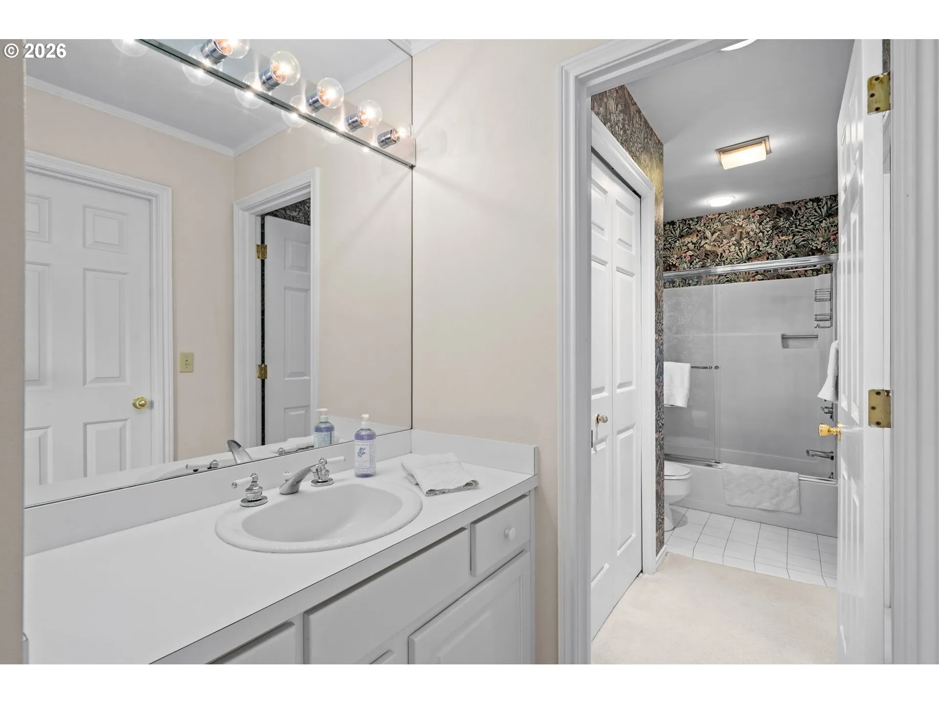 Bathroom, Attached-Upper