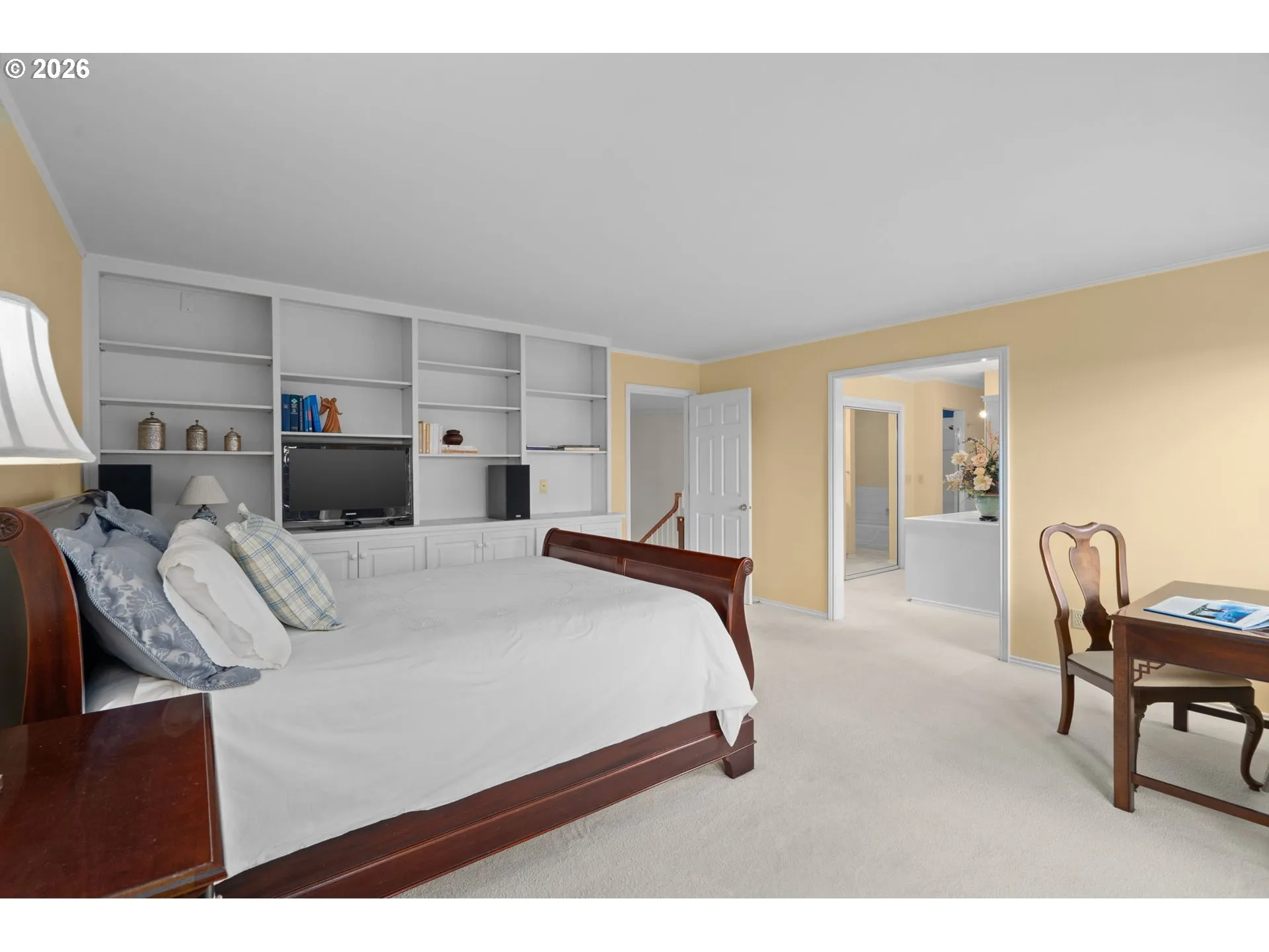 Bedroom, Primary