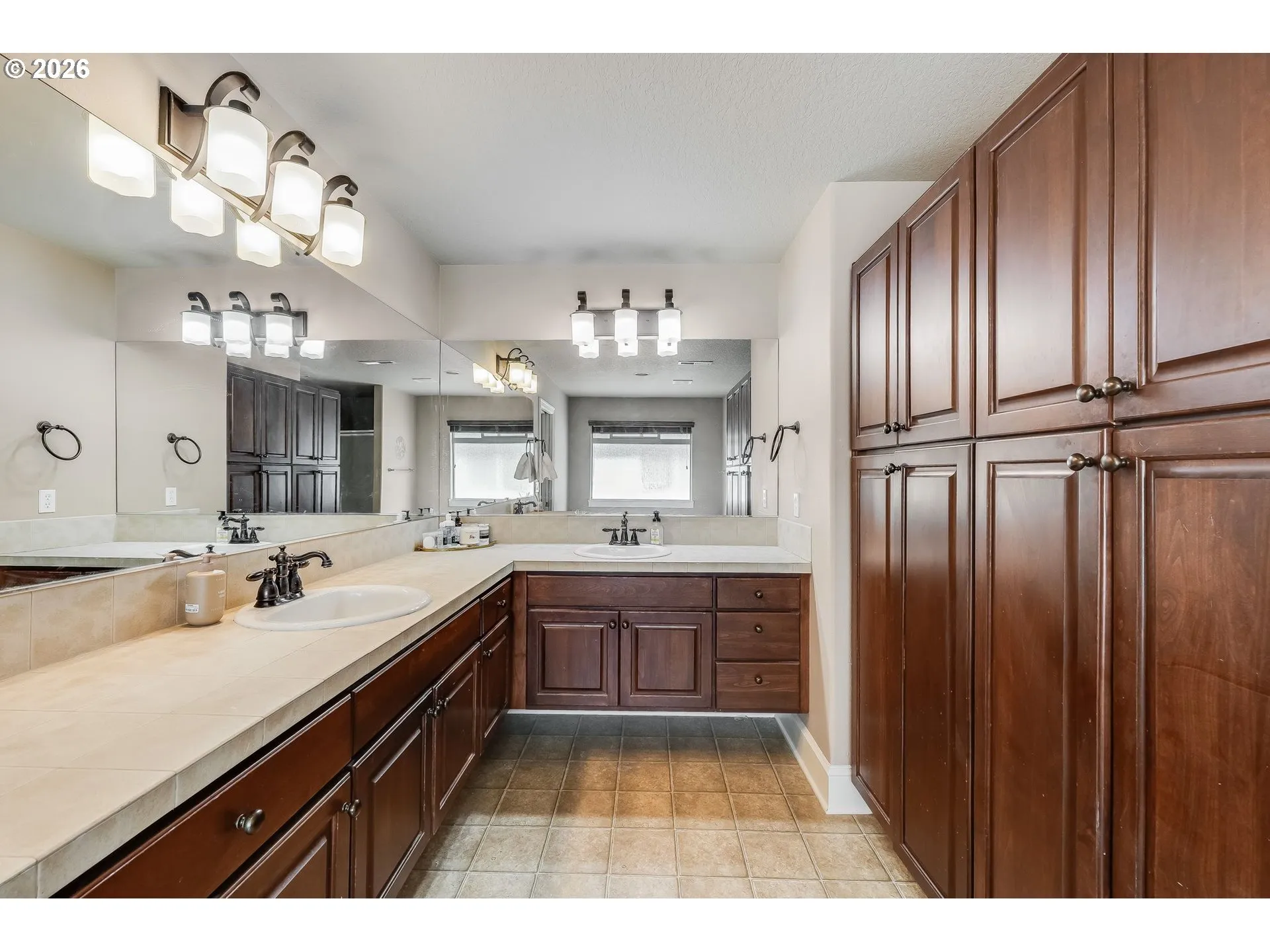 Bathroom, Attached-Double Sinks